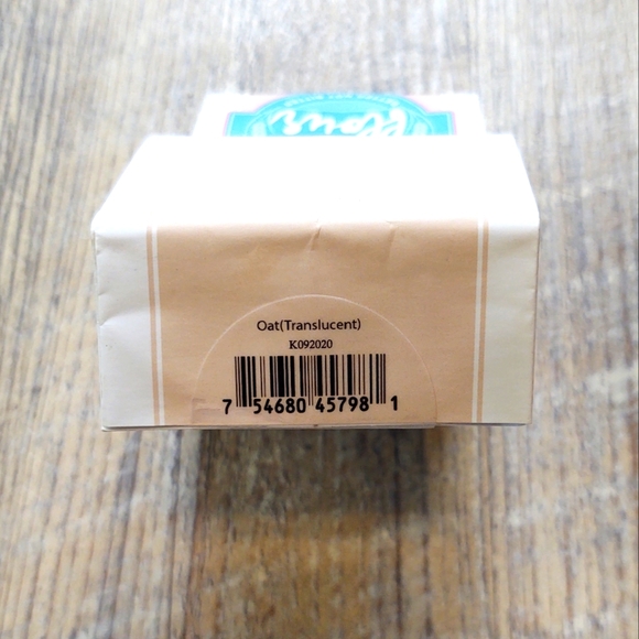 NIB Beauty Bakerie Flour Setting Powder - Oat (Translucent) - Picture 4 of 4